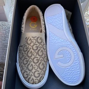 Guess size 7 slip on deck shoe tan